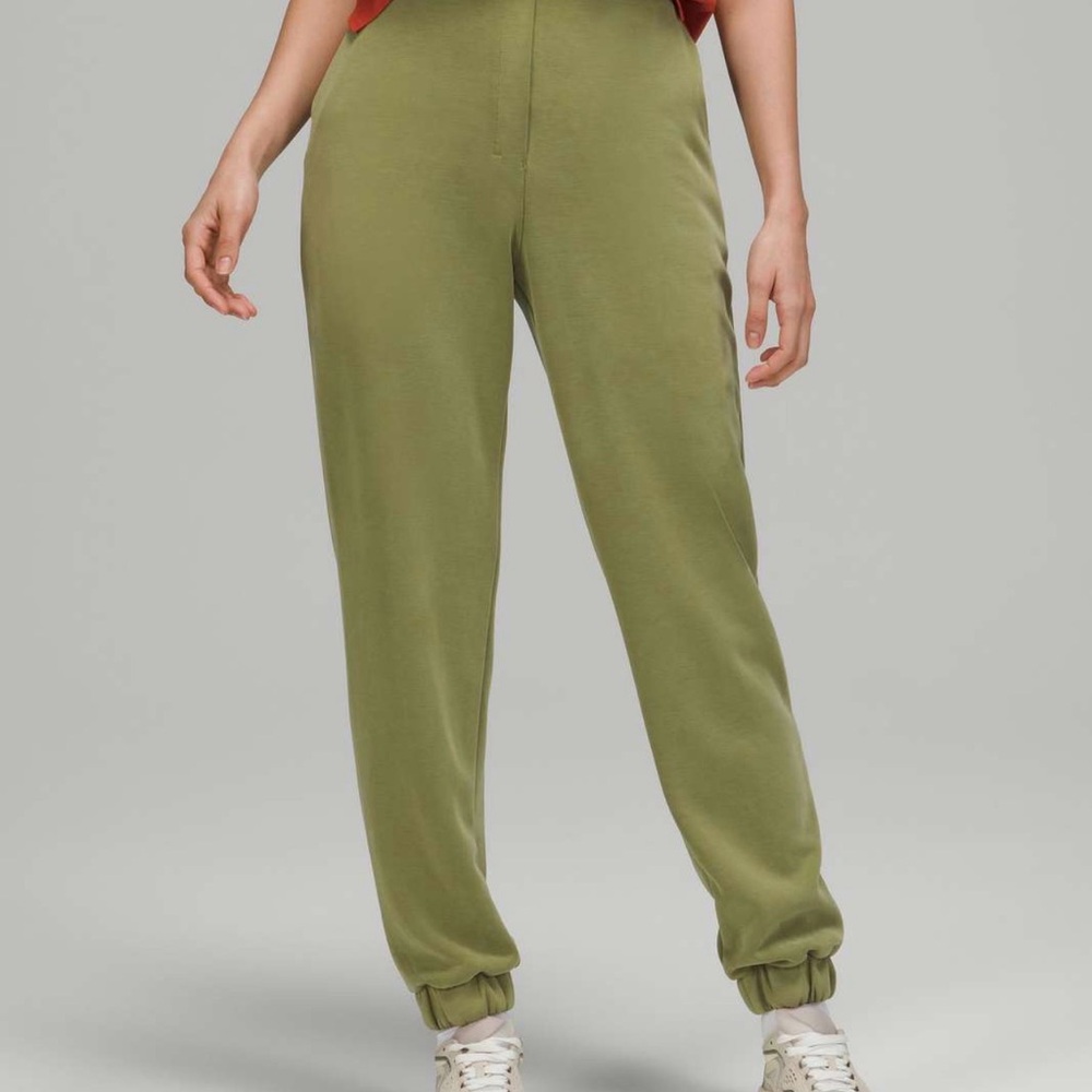 Lululemon Softstreme Relaxed HR Pant  Size 10  BRZG Bronze Green Jogger